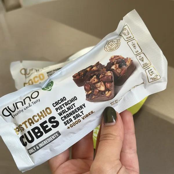 Qunno: Pistachio Chocolate Cubes